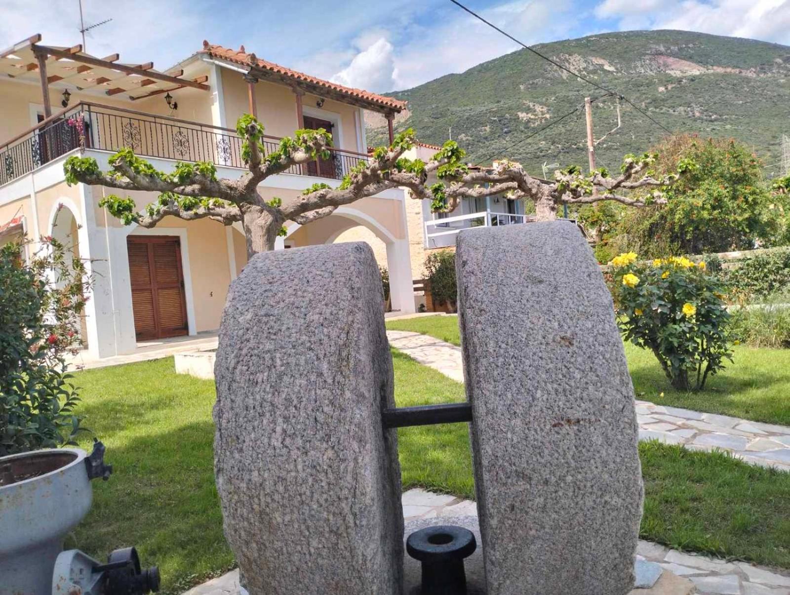 Villa Tas Millstone Seaside House Marathiás Esterno foto